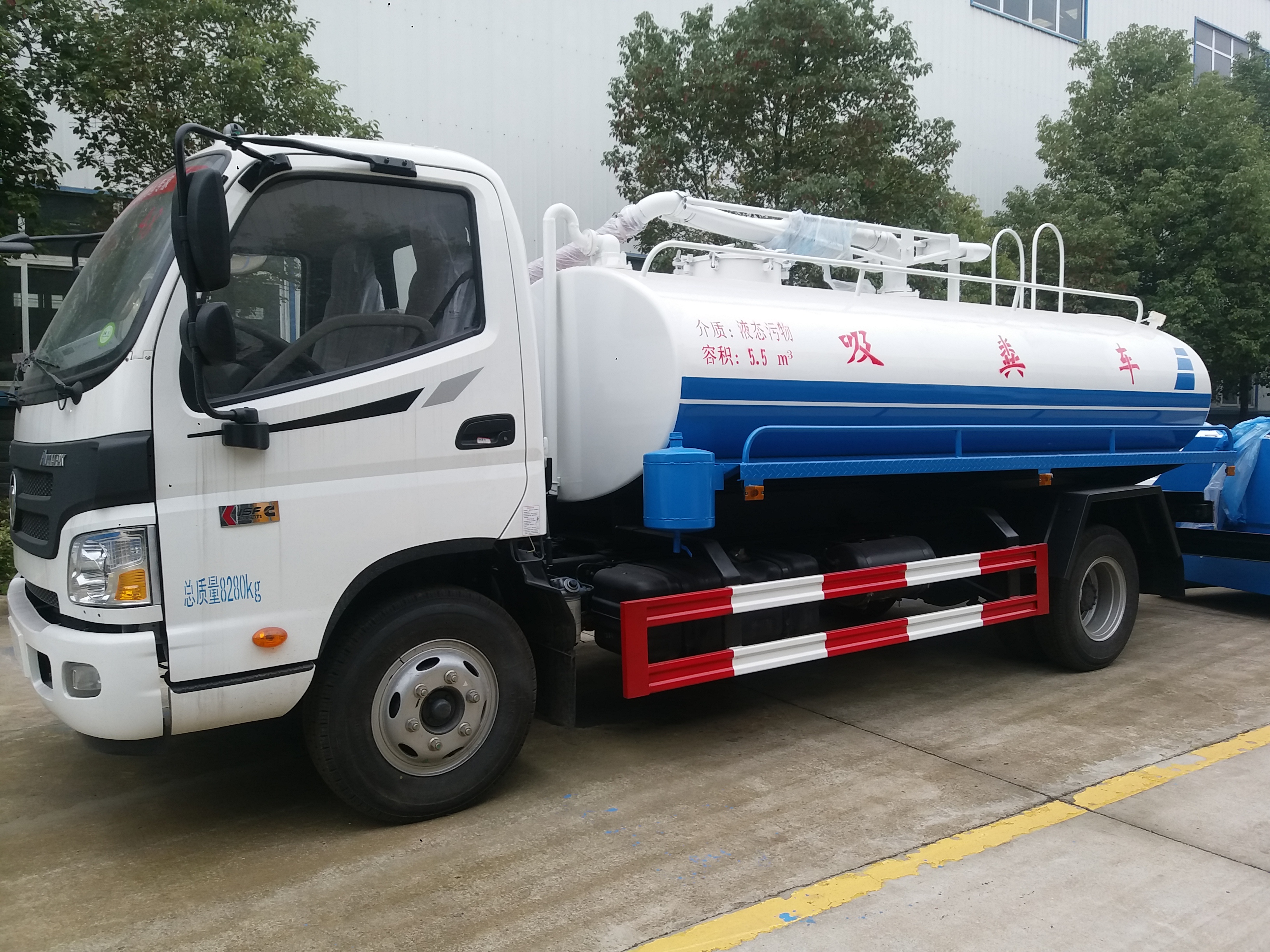 專業(yè)清潔，高效運輸——歐馬可吸糞車與多利卡車型高清圖集解析